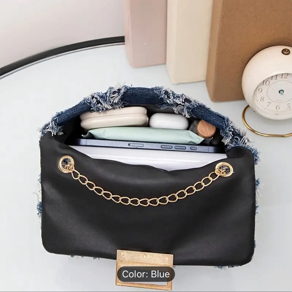 Elegant Blue Diamond Quilted Crossbody Bag with Detachable Chain Strap - Picture 5 of 7